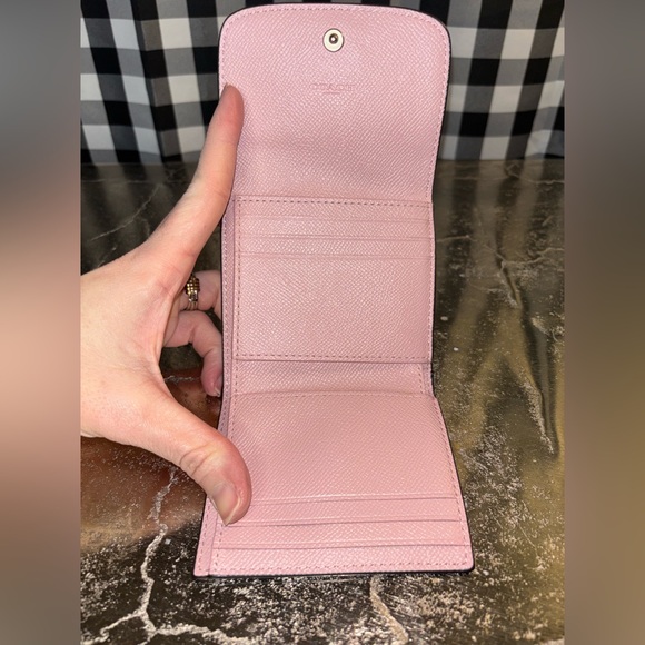 Coach Small Trifold Pink Crossgrain Leather Wallet 2019 NWOT - Picture 4 of 6